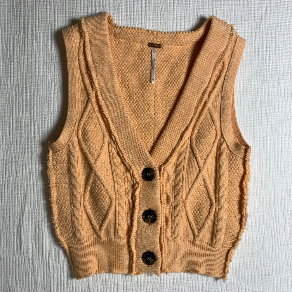 Free People tan/yellowish cable knit vest with buttons cute fall vibes sz XS car